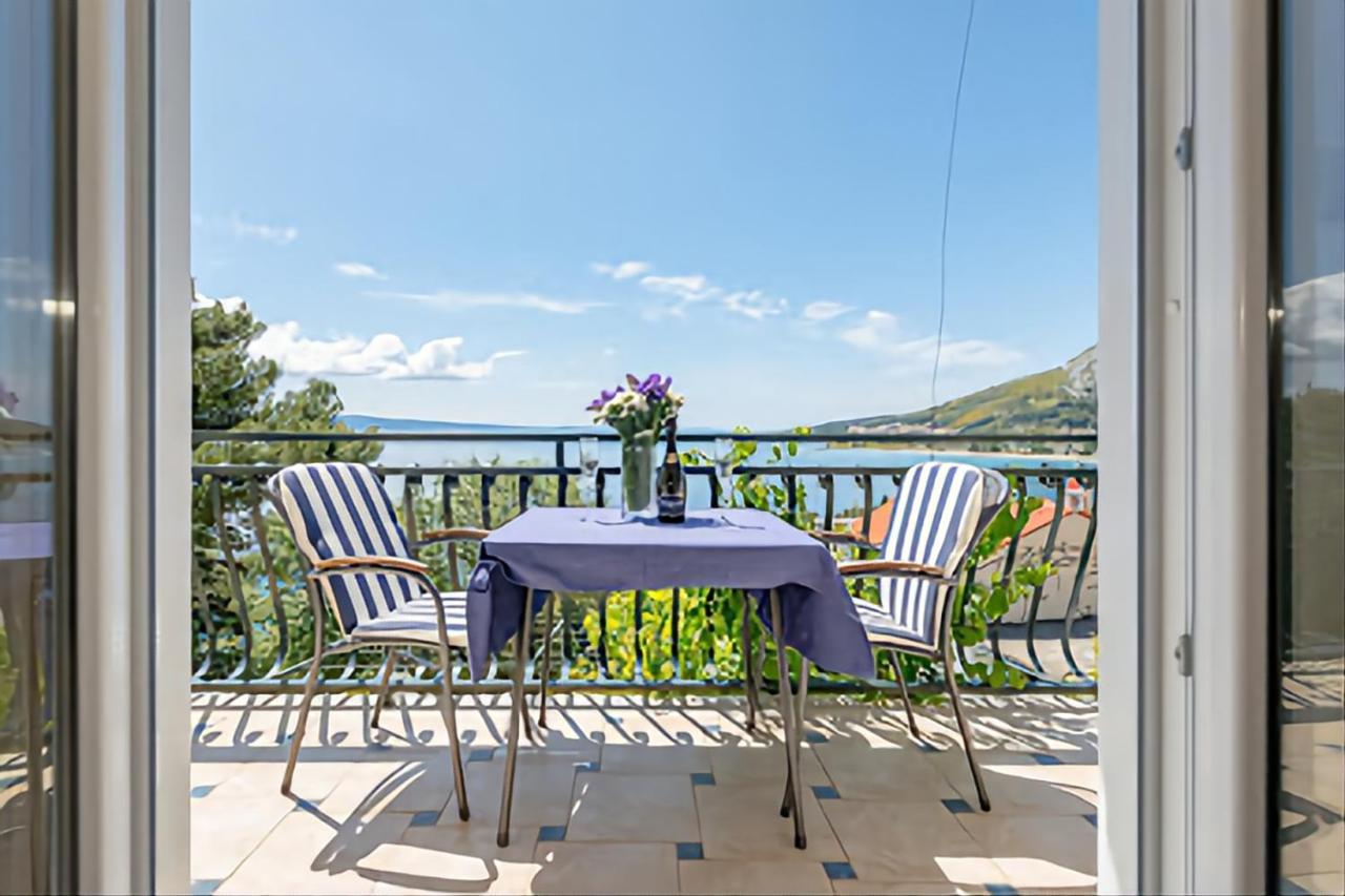 Apartmani Mirta Omis A Екстериор снимка