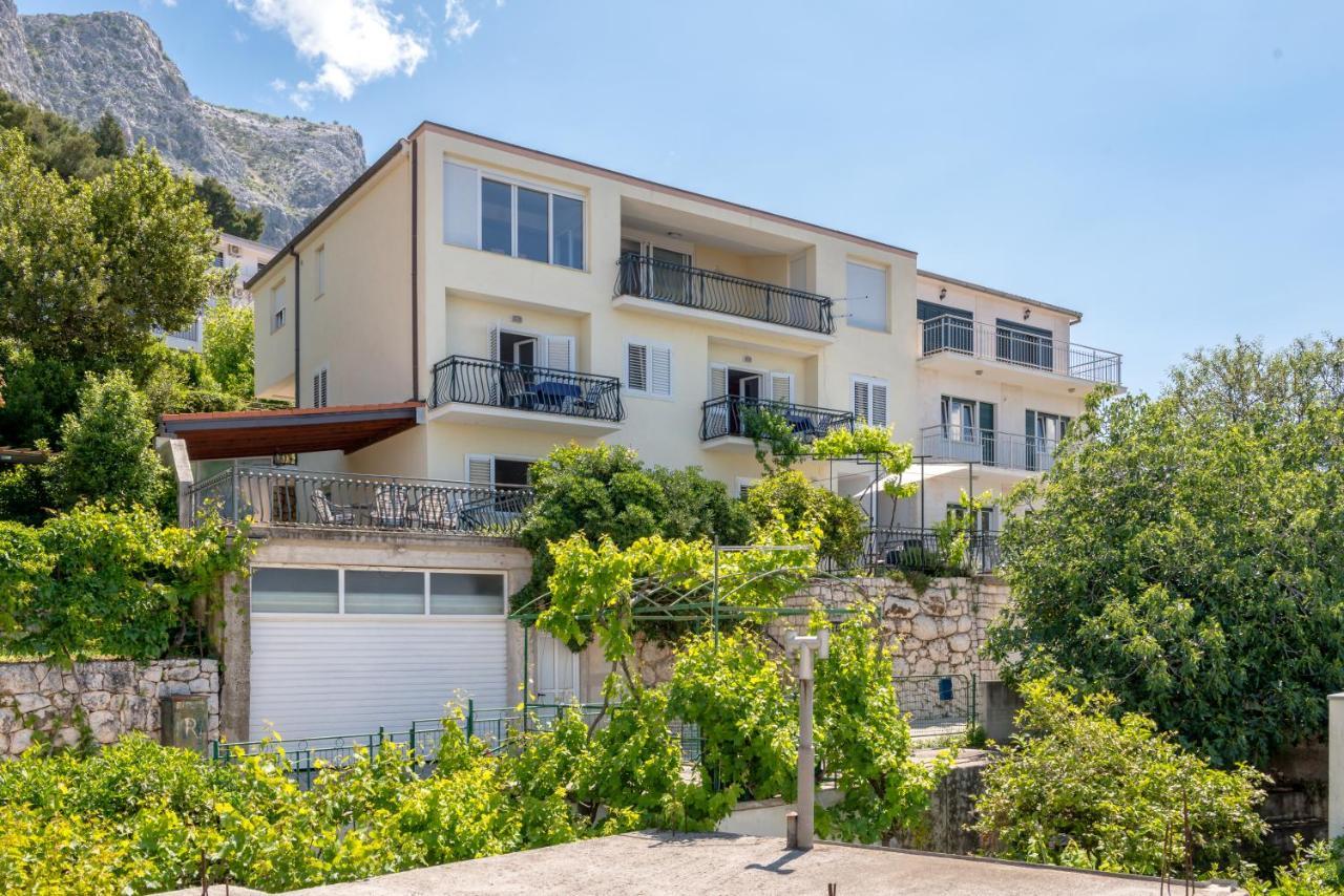 Apartmani Mirta Omis A Екстериор снимка