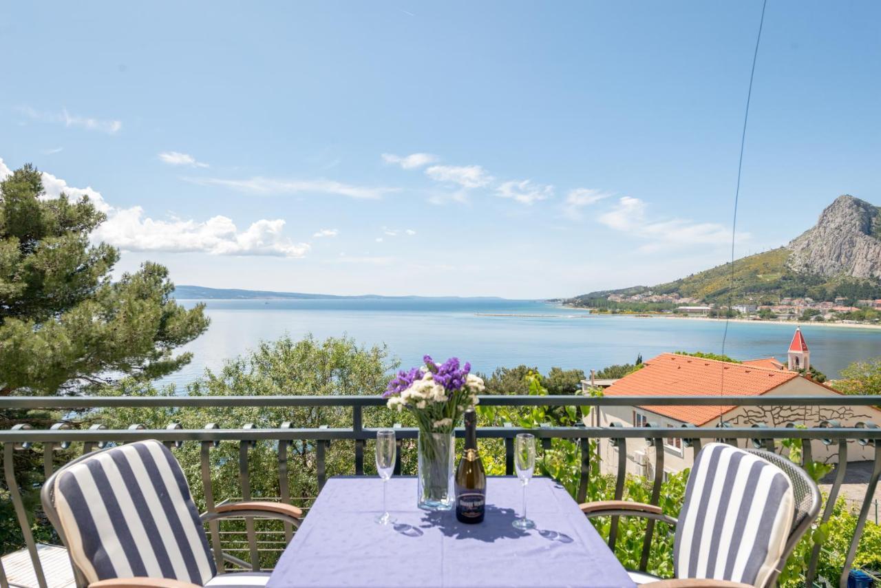 Apartmani Mirta Omis A Екстериор снимка